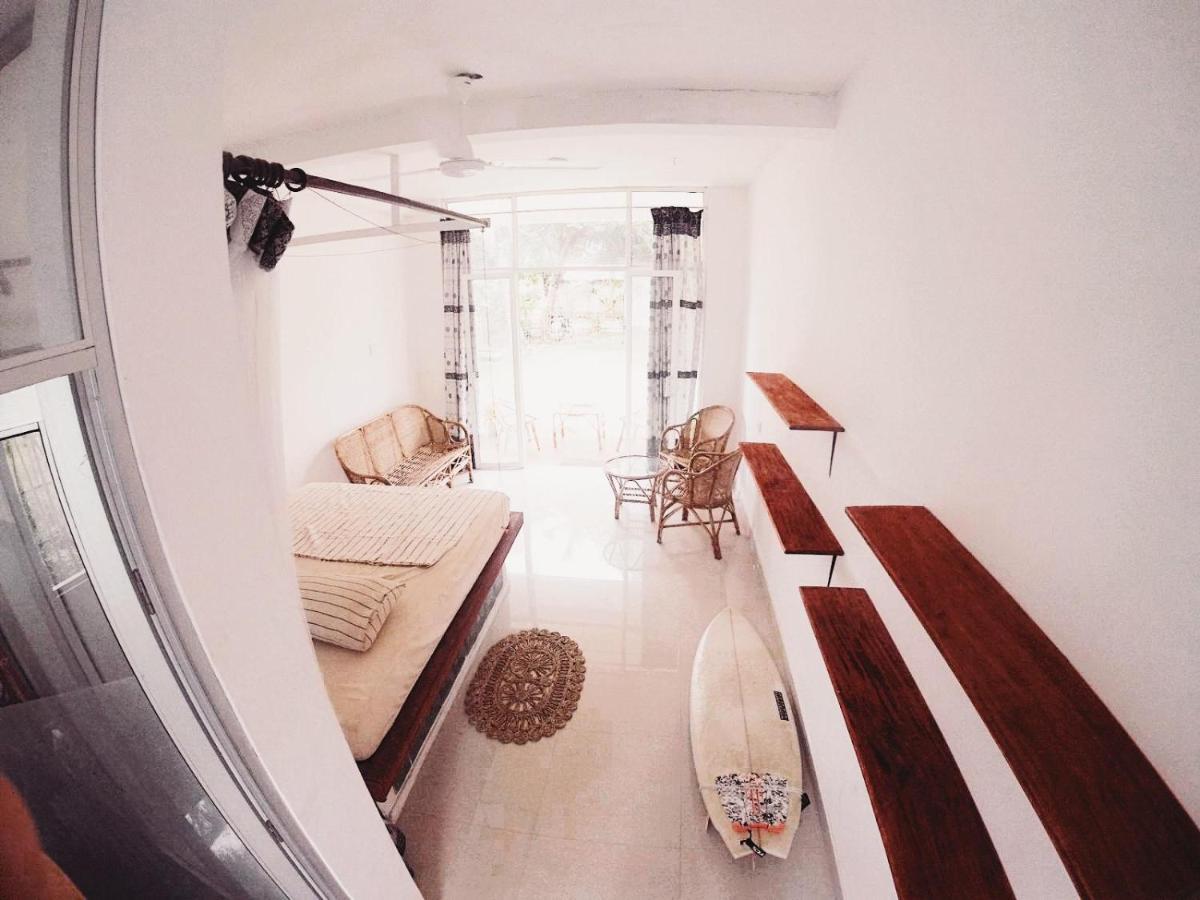 Hotel Lotus Surf House Midigama East Zimmer foto