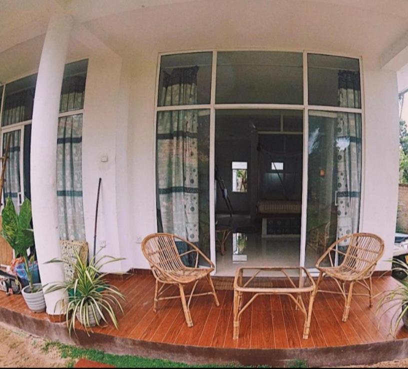 Hotel Lotus Surf House Midigama East Zimmer foto